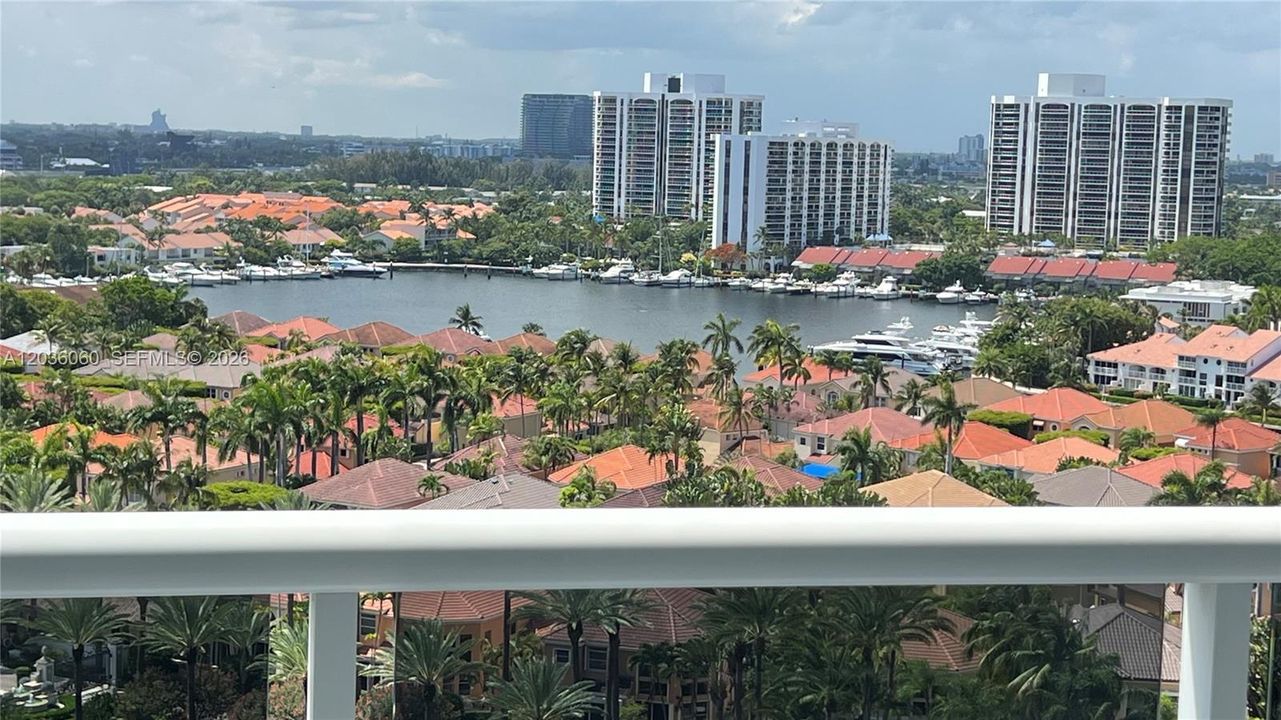 For Sale: $330,000 (2 beds, 2 baths, 1130 Square Feet)