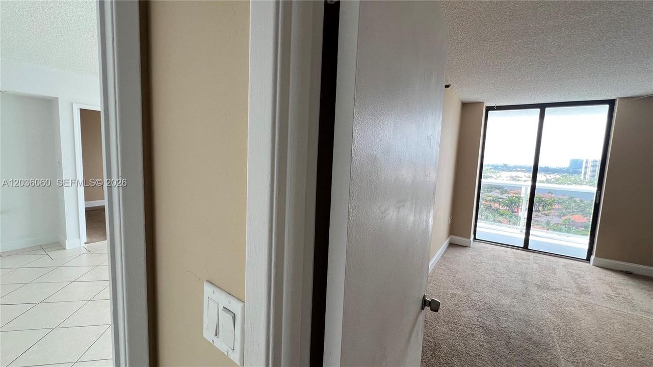 For Sale: $330,000 (2 beds, 2 baths, 1130 Square Feet)