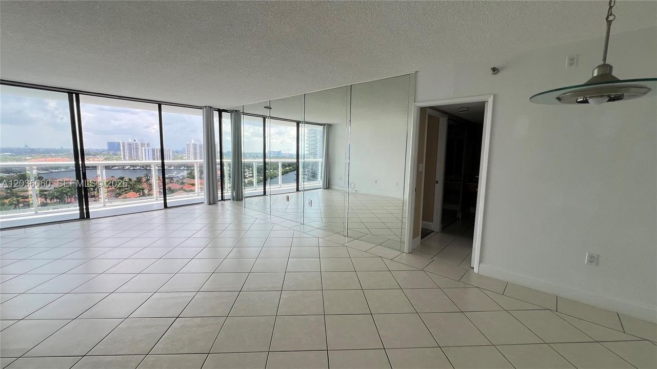 For Sale: $330,000 (2 beds, 2 baths, 1130 Square Feet)