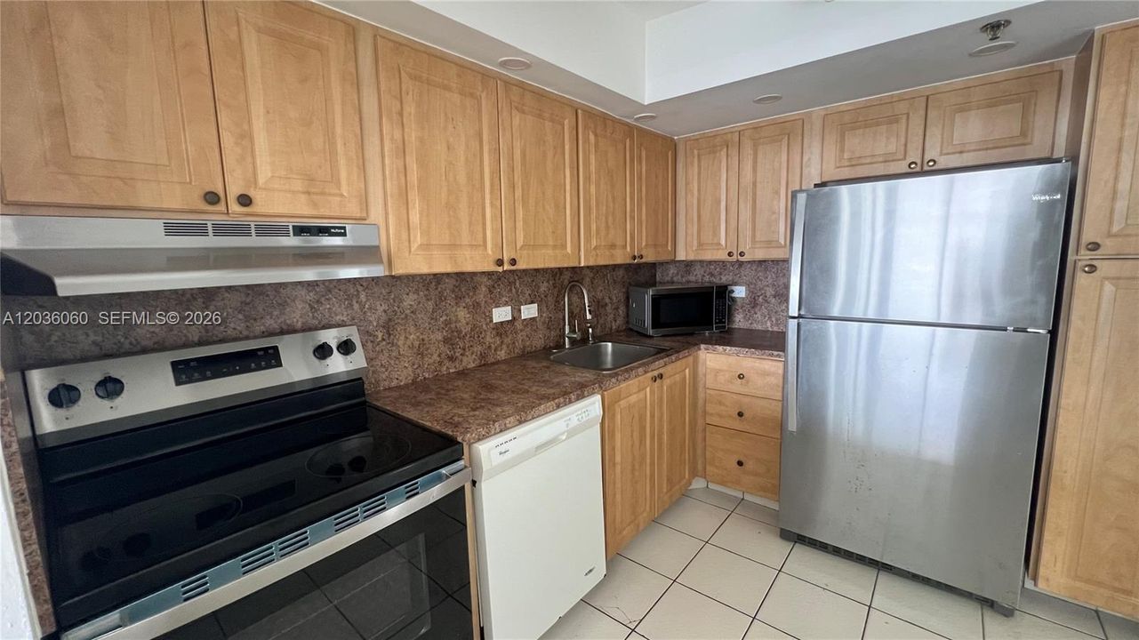 For Sale: $330,000 (2 beds, 2 baths, 1130 Square Feet)
