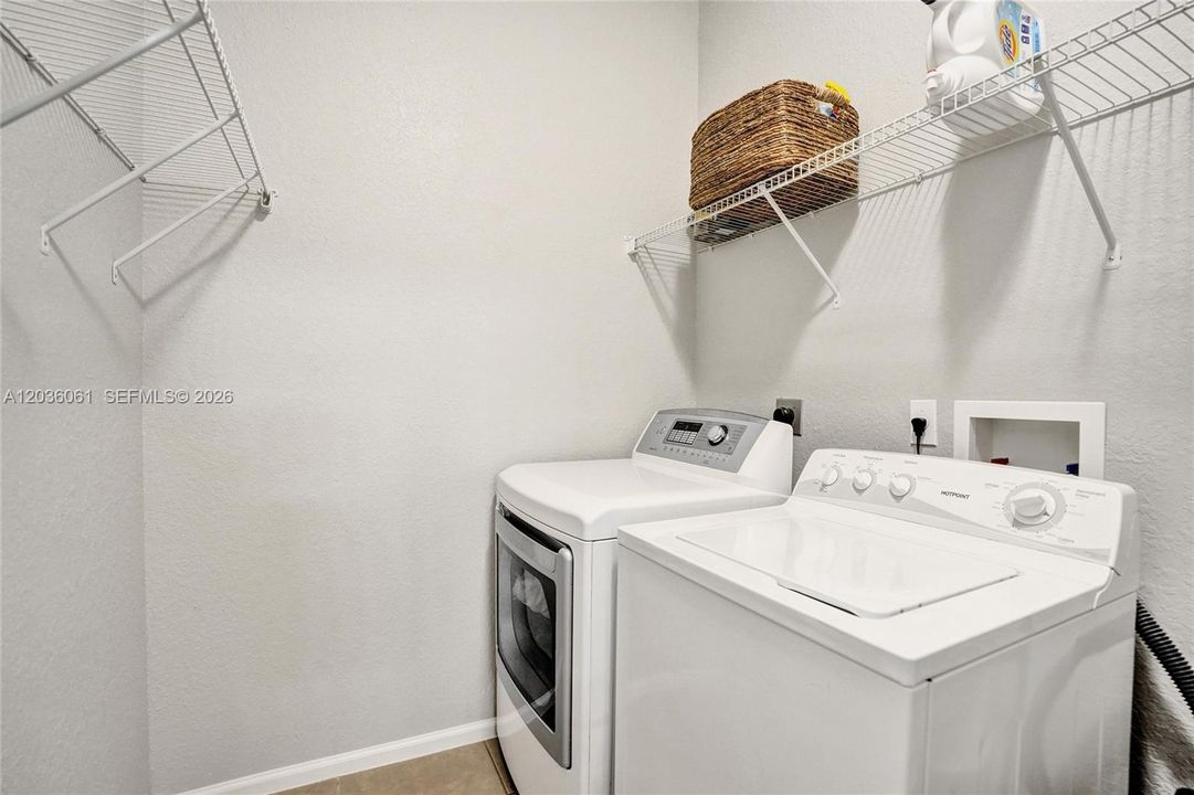 For Sale: $418,800 (3 beds, 2 baths, 1434 Square Feet)