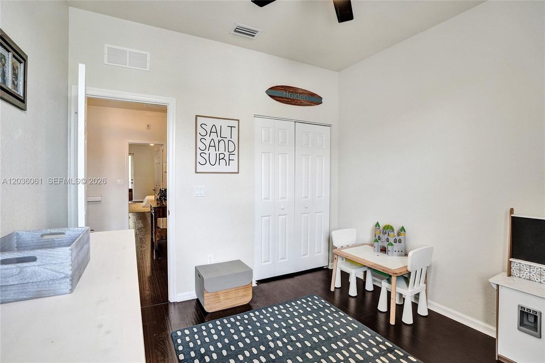For Sale: $418,800 (3 beds, 2 baths, 1434 Square Feet)