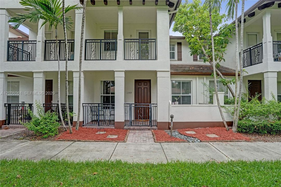 For Sale: $418,800 (3 beds, 2 baths, 1434 Square Feet)