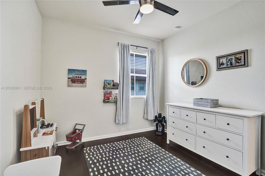 For Sale: $418,800 (3 beds, 2 baths, 1434 Square Feet)