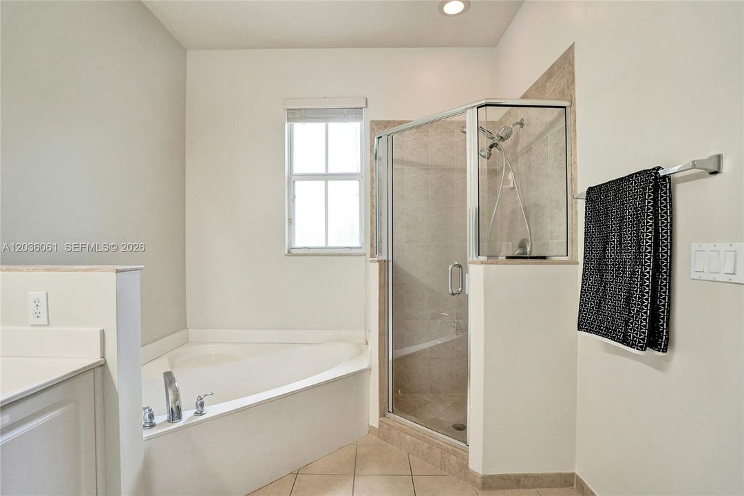 For Sale: $418,800 (3 beds, 2 baths, 1434 Square Feet)