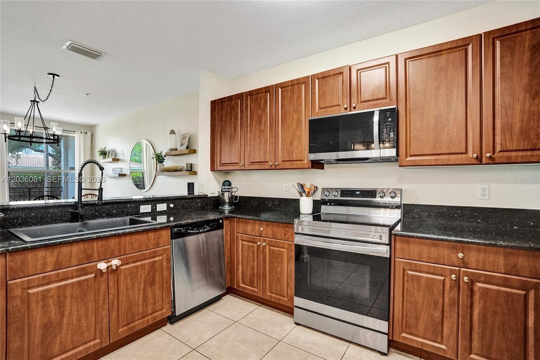 For Sale: $418,800 (3 beds, 2 baths, 1434 Square Feet)