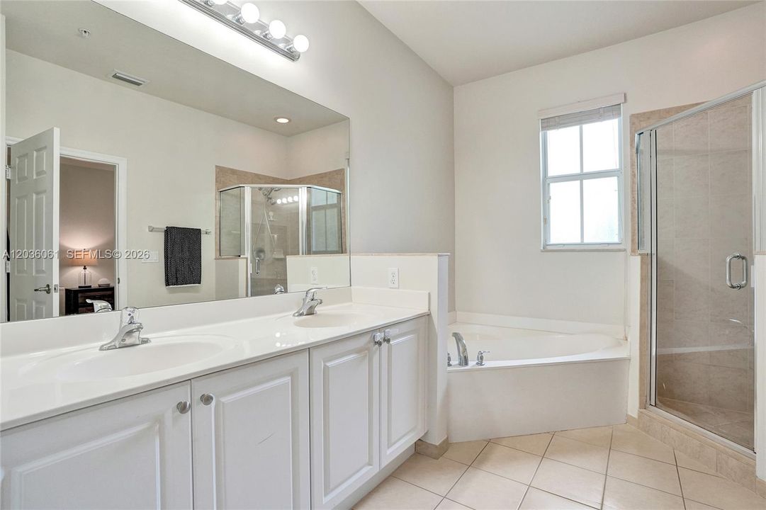 For Sale: $418,800 (3 beds, 2 baths, 1434 Square Feet)