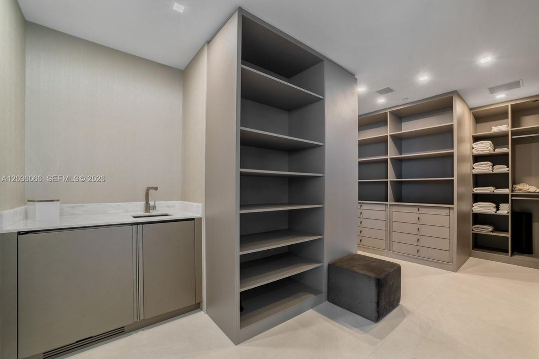 В аренду: $36,000 (4 спален, 5 ванн, 3255 Квадратных фут)
