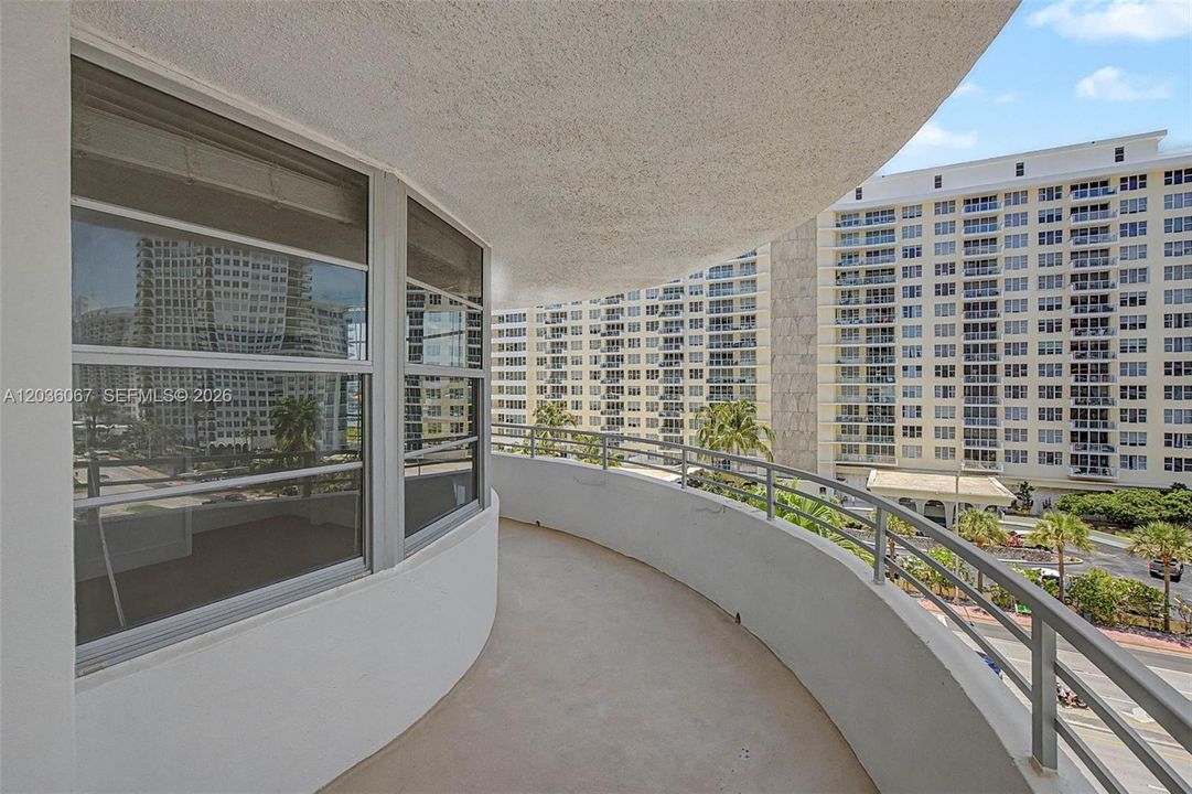 For Rent: $3,650 (2 beds, 2 baths, 1047 Square Feet)