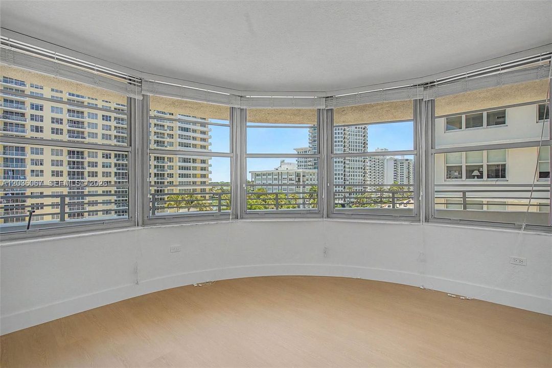 For Rent: $3,650 (2 beds, 2 baths, 1047 Square Feet)