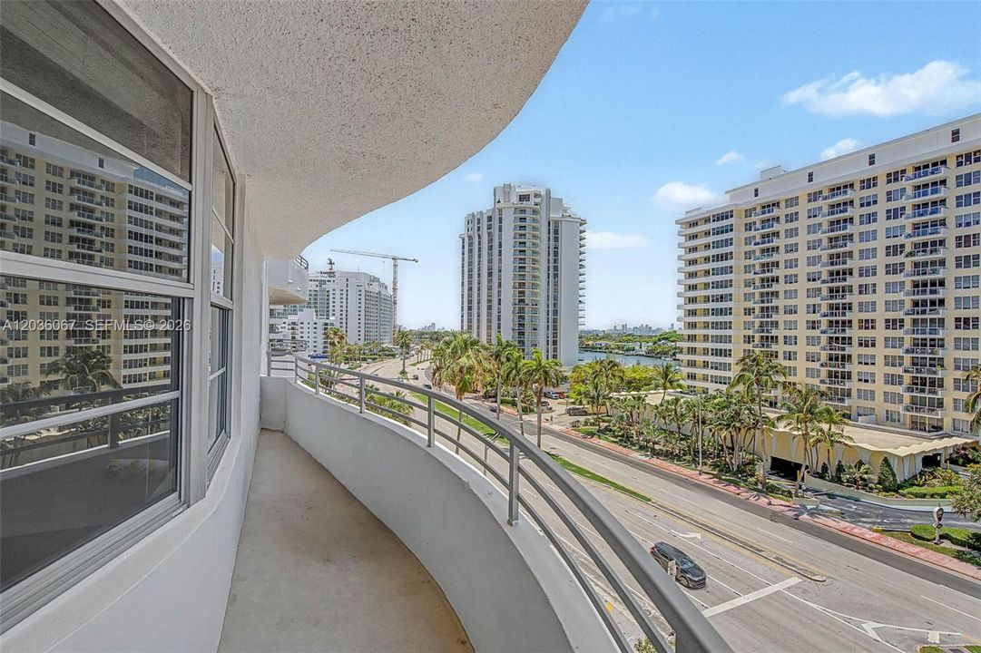 For Rent: $3,650 (2 beds, 2 baths, 1047 Square Feet)