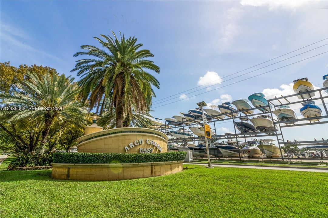 For Rent: $1,500 (1 beds, 1 baths, 698 Square Feet)