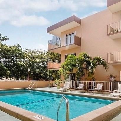 For Rent: $1,500 (1 beds, 1 baths, 698 Square Feet)