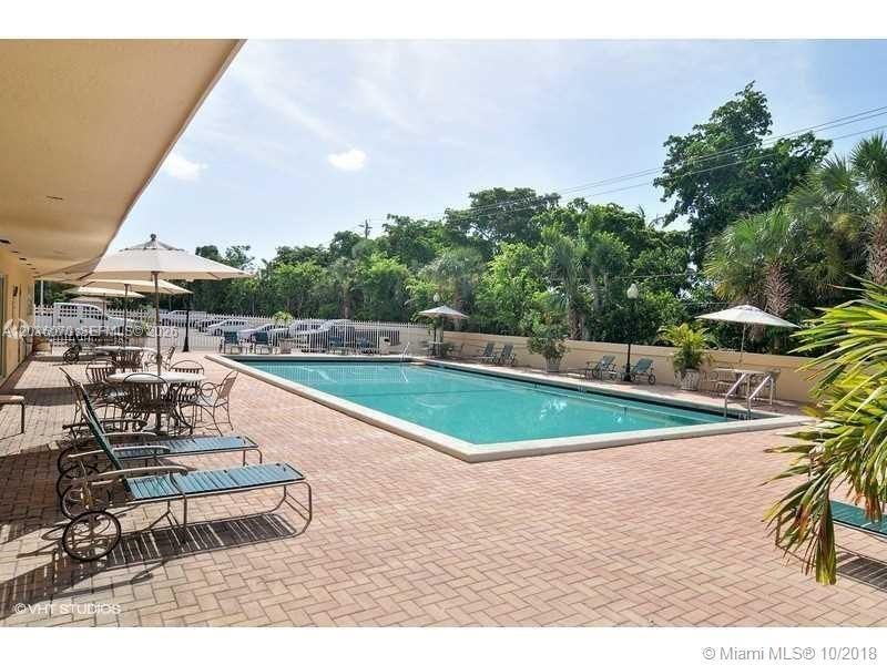 For Sale: $170,000 (1 beds, 1 baths, 714 Square Feet)