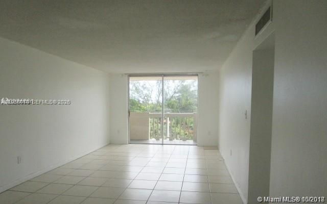 For Sale: $170,000 (1 beds, 1 baths, 714 Square Feet)
