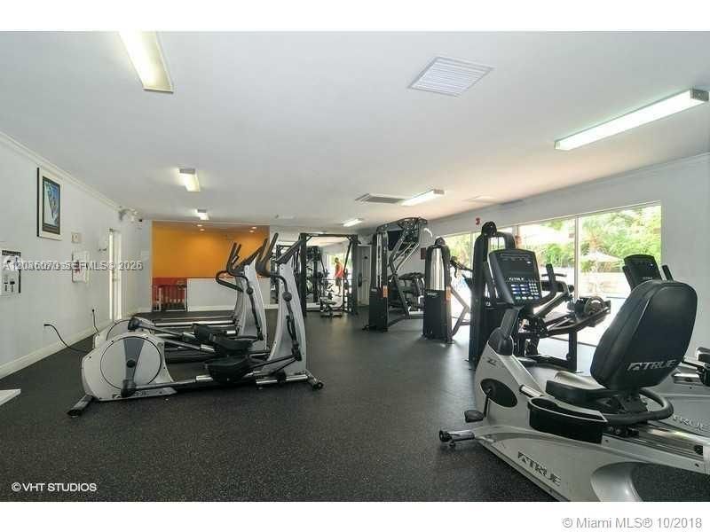 For Sale: $170,000 (1 beds, 1 baths, 714 Square Feet)