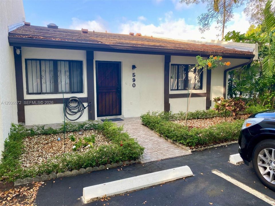 For Rent: $3,300 (3 beds, 2 baths, 1580 Square Feet)