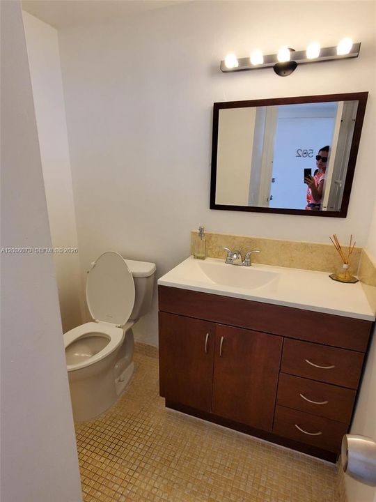 For Sale: $232,000 (1 beds, 1 baths, 799 Square Feet)