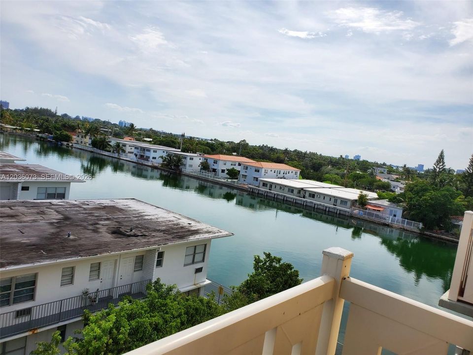 For Sale: $232,000 (1 beds, 1 baths, 799 Square Feet)