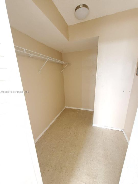 For Sale: $232,000 (1 beds, 1 baths, 799 Square Feet)