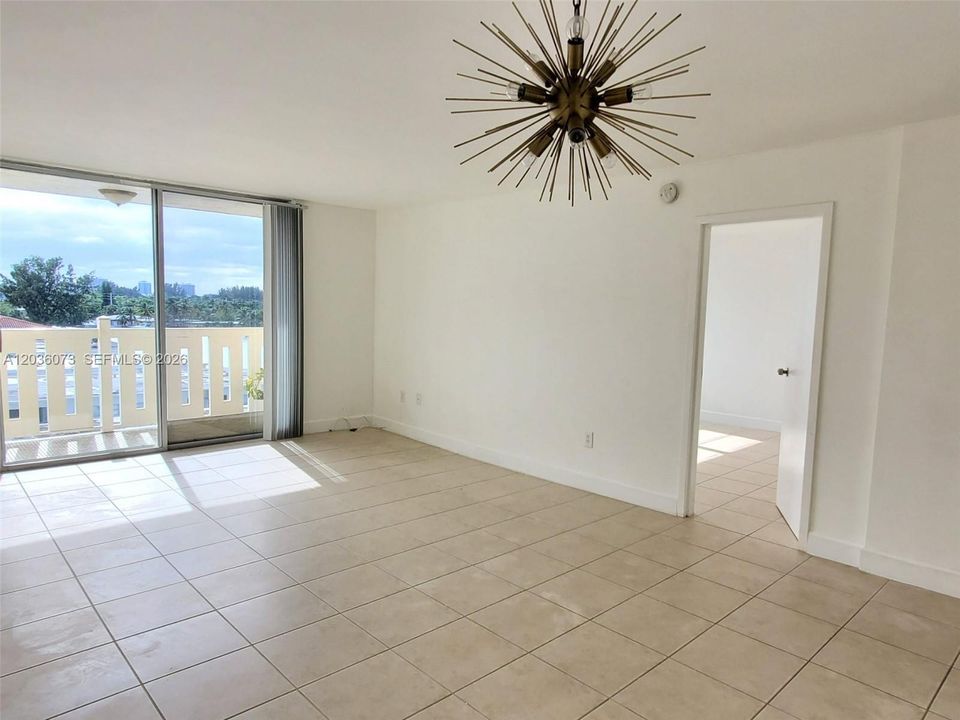 For Sale: $232,000 (1 beds, 1 baths, 799 Square Feet)