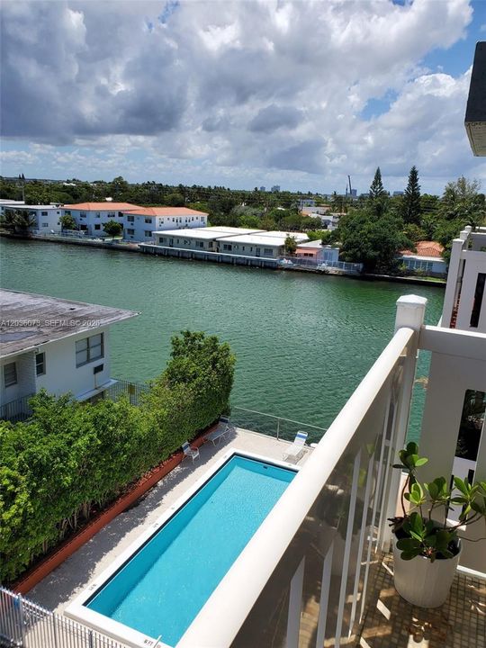 For Sale: $232,000 (1 beds, 1 baths, 799 Square Feet)