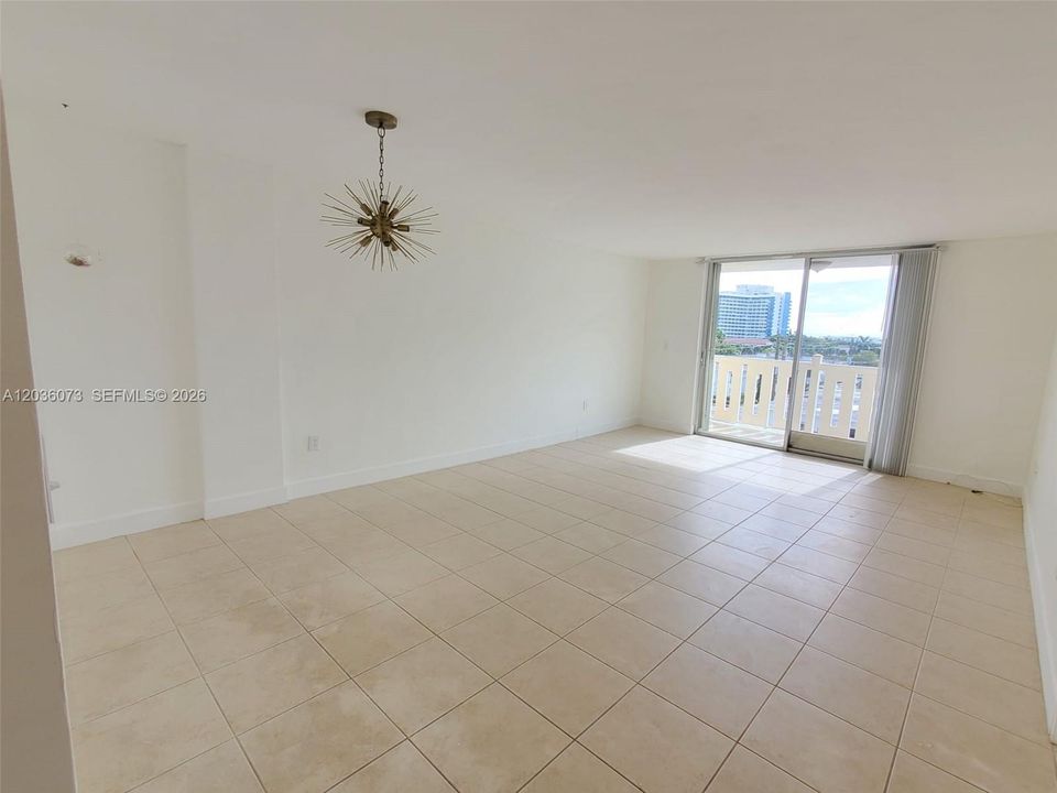 For Sale: $232,000 (1 beds, 1 baths, 799 Square Feet)