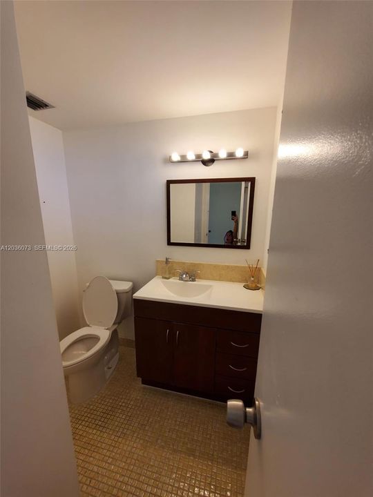 For Sale: $232,000 (1 beds, 1 baths, 799 Square Feet)