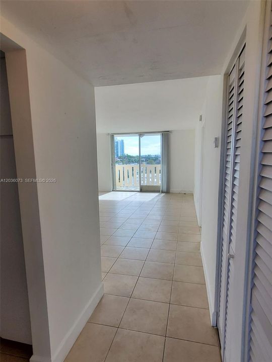 For Sale: $232,000 (1 beds, 1 baths, 799 Square Feet)