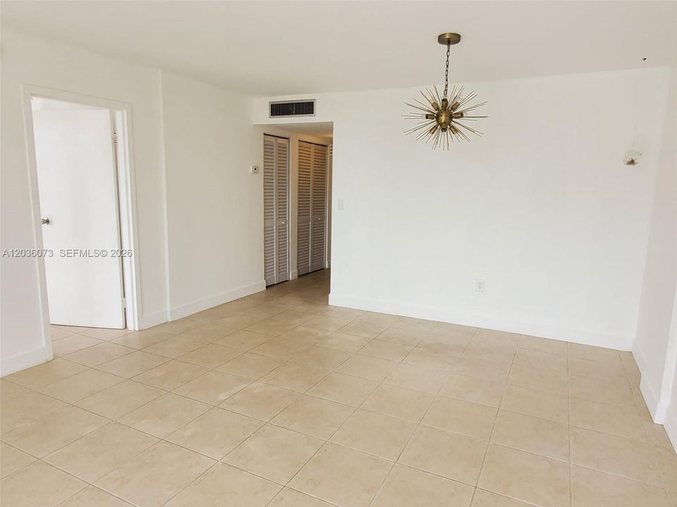 For Sale: $232,000 (1 beds, 1 baths, 799 Square Feet)
