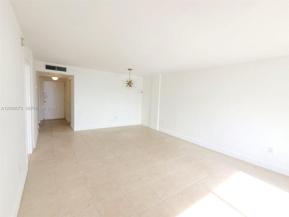 For Sale: $232,000 (1 beds, 1 baths, 799 Square Feet)