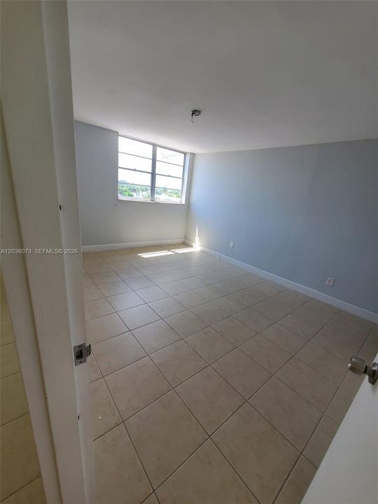 For Sale: $232,000 (1 beds, 1 baths, 799 Square Feet)