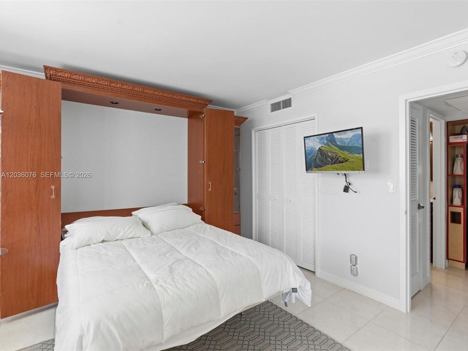 For Sale: $638,000 (2 beds, 2 baths, 1248 Square Feet)