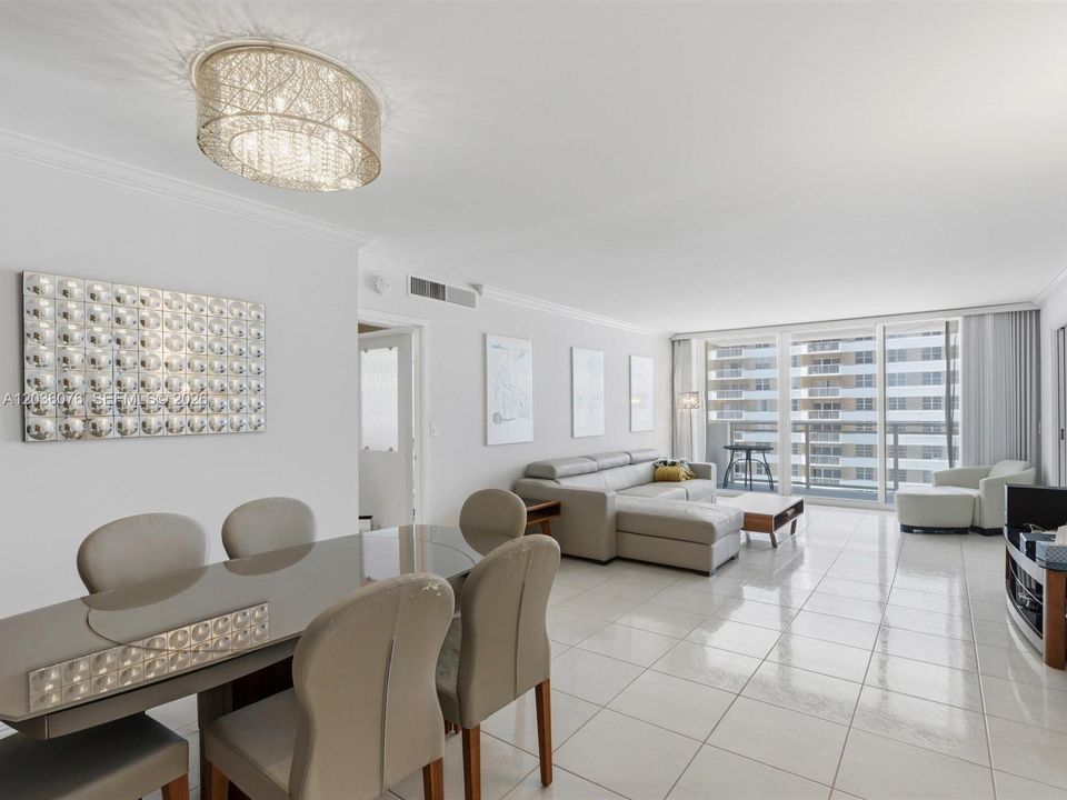 For Sale: $638,000 (2 beds, 2 baths, 1248 Square Feet)