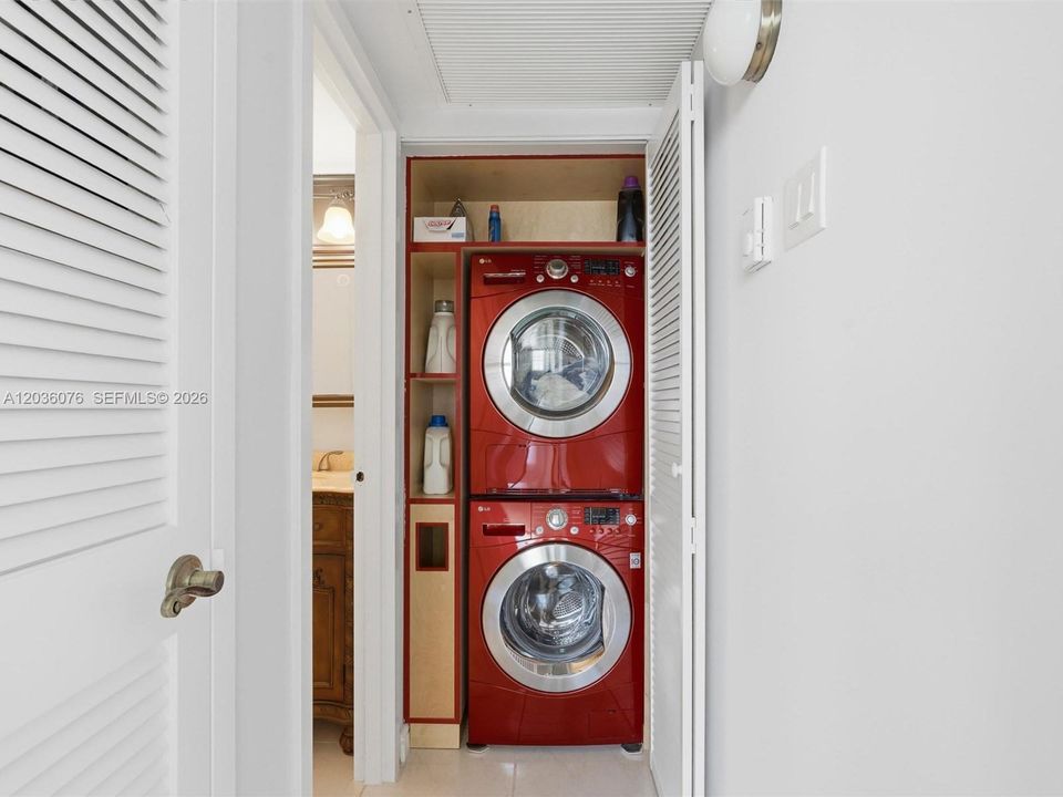 For Sale: $638,000 (2 beds, 2 baths, 1248 Square Feet)