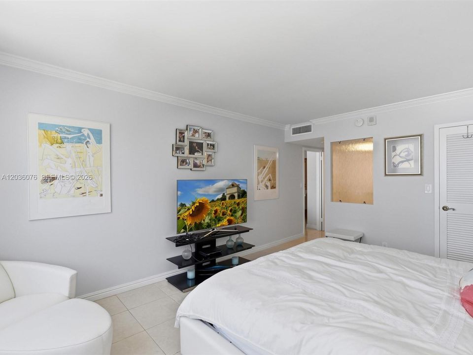 For Sale: $638,000 (2 beds, 2 baths, 1248 Square Feet)