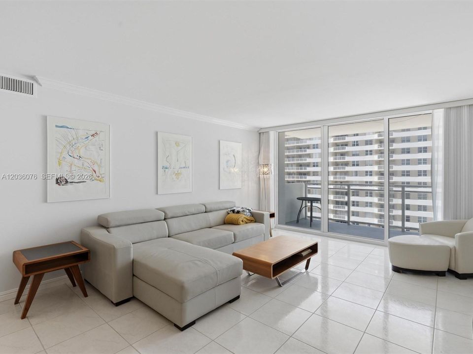 For Sale: $638,000 (2 beds, 2 baths, 1248 Square Feet)