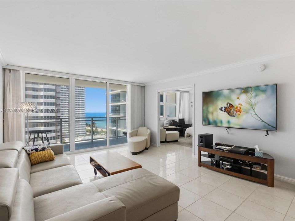 For Sale: $638,000 (2 beds, 2 baths, 1248 Square Feet)