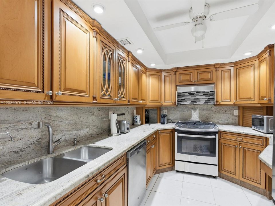 For Sale: $638,000 (2 beds, 2 baths, 1248 Square Feet)