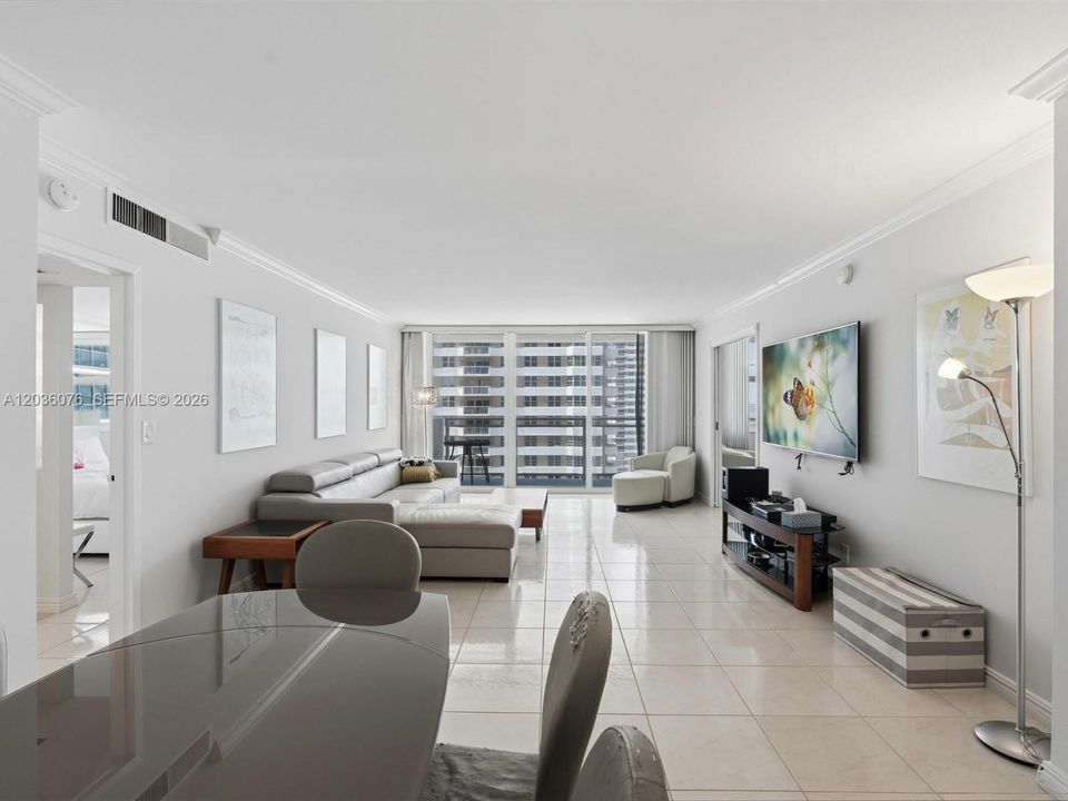 For Sale: $638,000 (2 beds, 2 baths, 1248 Square Feet)