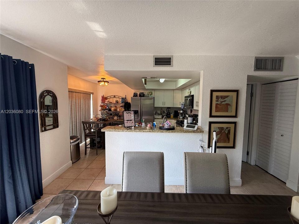 For Sale: $405,000 (2 beds, 1 baths, 1230 Square Feet)