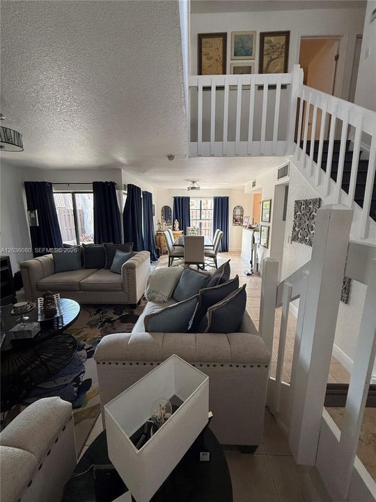 For Sale: $405,000 (2 beds, 1 baths, 1230 Square Feet)