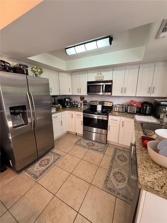 For Sale: $405,000 (2 beds, 1 baths, 1230 Square Feet)