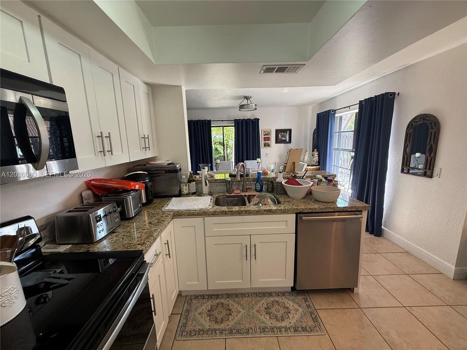 For Sale: $405,000 (2 beds, 1 baths, 1230 Square Feet)
