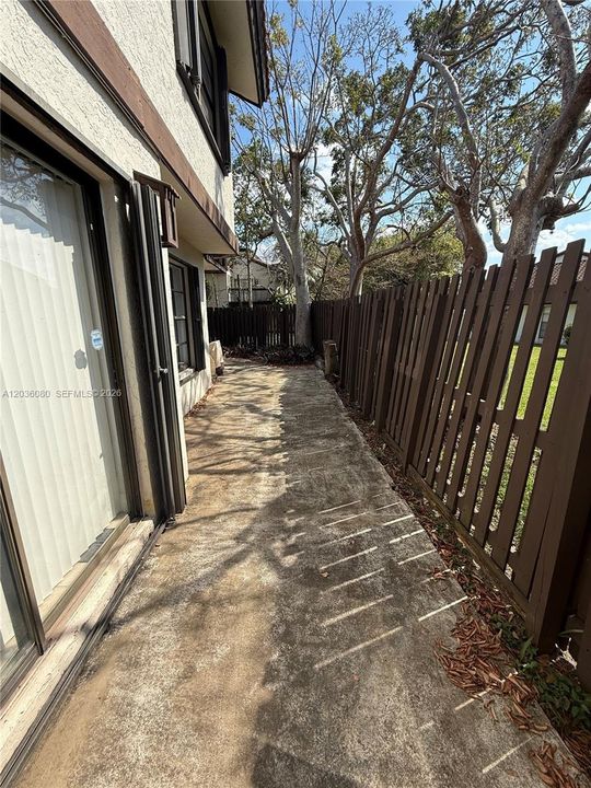 For Sale: $405,000 (2 beds, 1 baths, 1230 Square Feet)