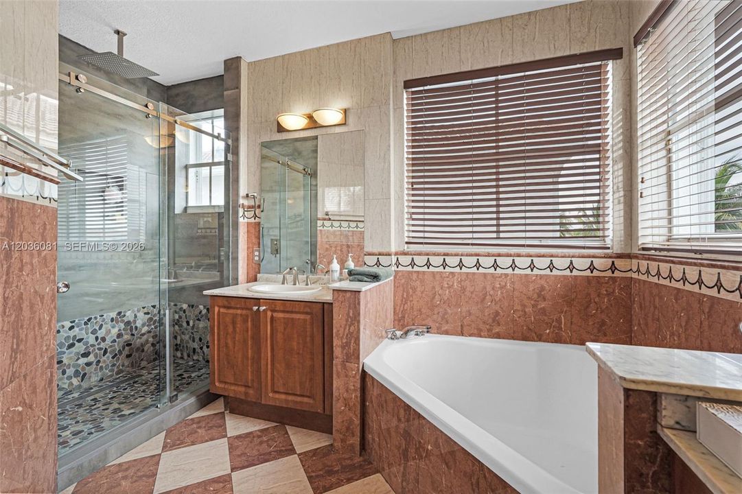 En Venta: $930,000 (4 camas, 2 baños, 2429 Pies cuadrados)