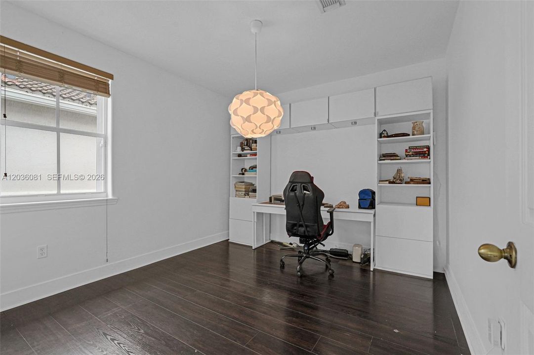 En Venta: $930,000 (4 camas, 2 baños, 2429 Pies cuadrados)