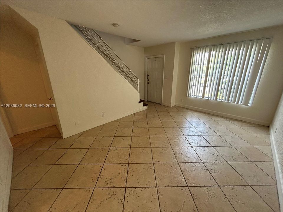 В аренду: $1,775 (2 спален, 1 ванн, 938 Квадратных фут)