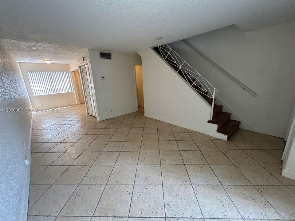 В аренду: $1,775 (2 спален, 1 ванн, 938 Квадратных фут)