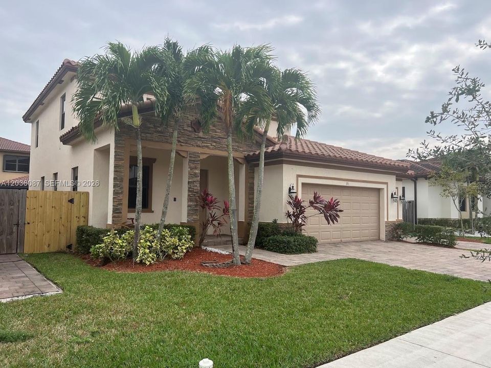 For Sale: $660,000 (5 beds, 3 baths, 3196 Square Feet)